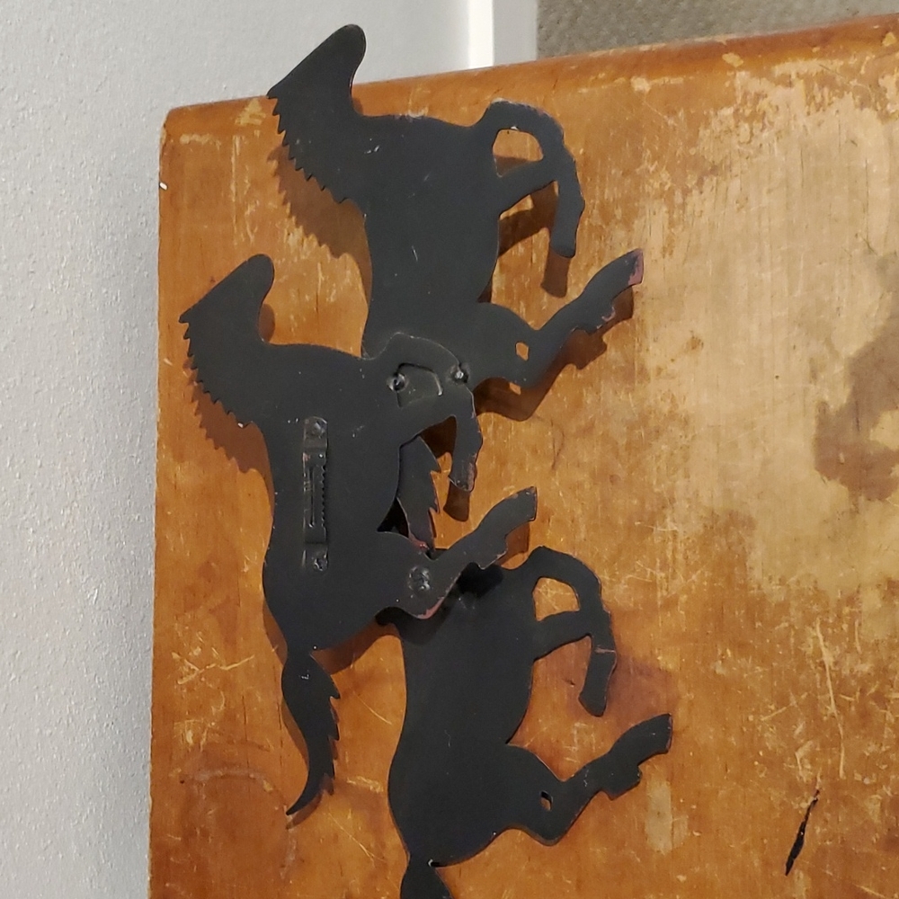 Metal horse wall decor / hanger = Western decor- YellowStone / Landman - Picture 4 of 6